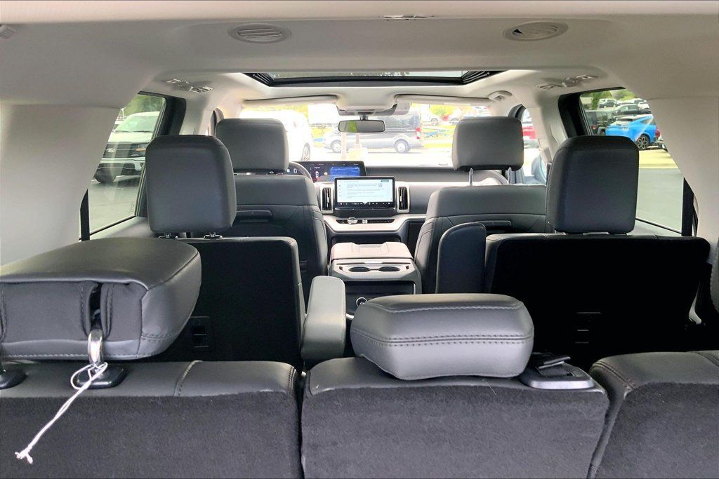 Used 2025 Ford Expedition Max Active AWD/4WD image 6