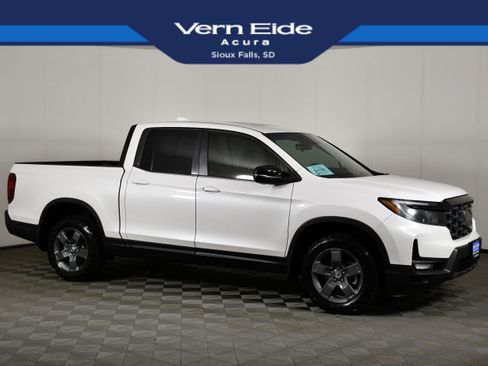 Used 2024 Honda Ridgeline TrailSport image 1