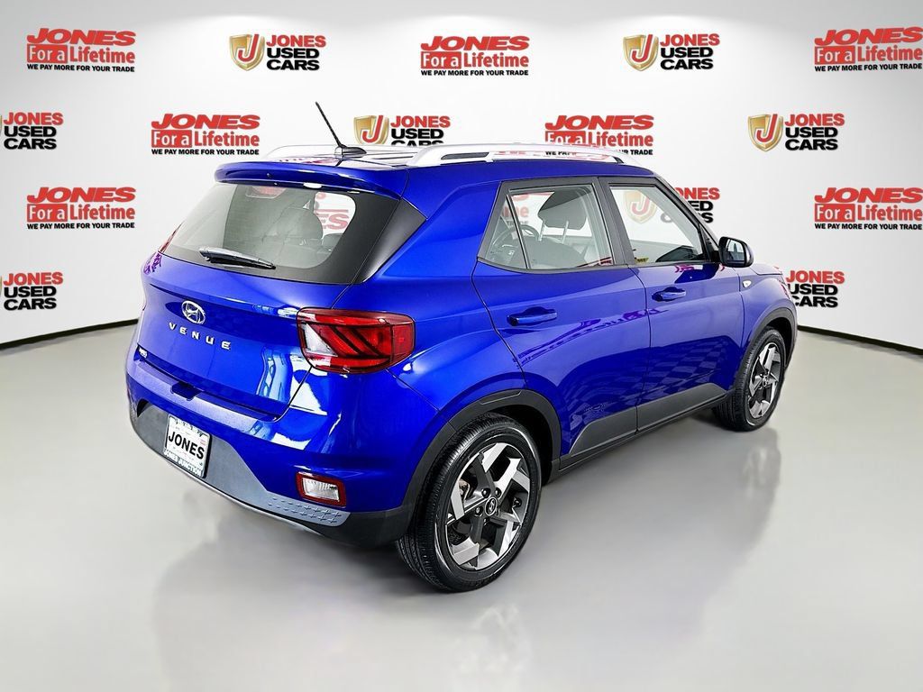 Used 2023 Hyundai Venue SEL FWD image 16