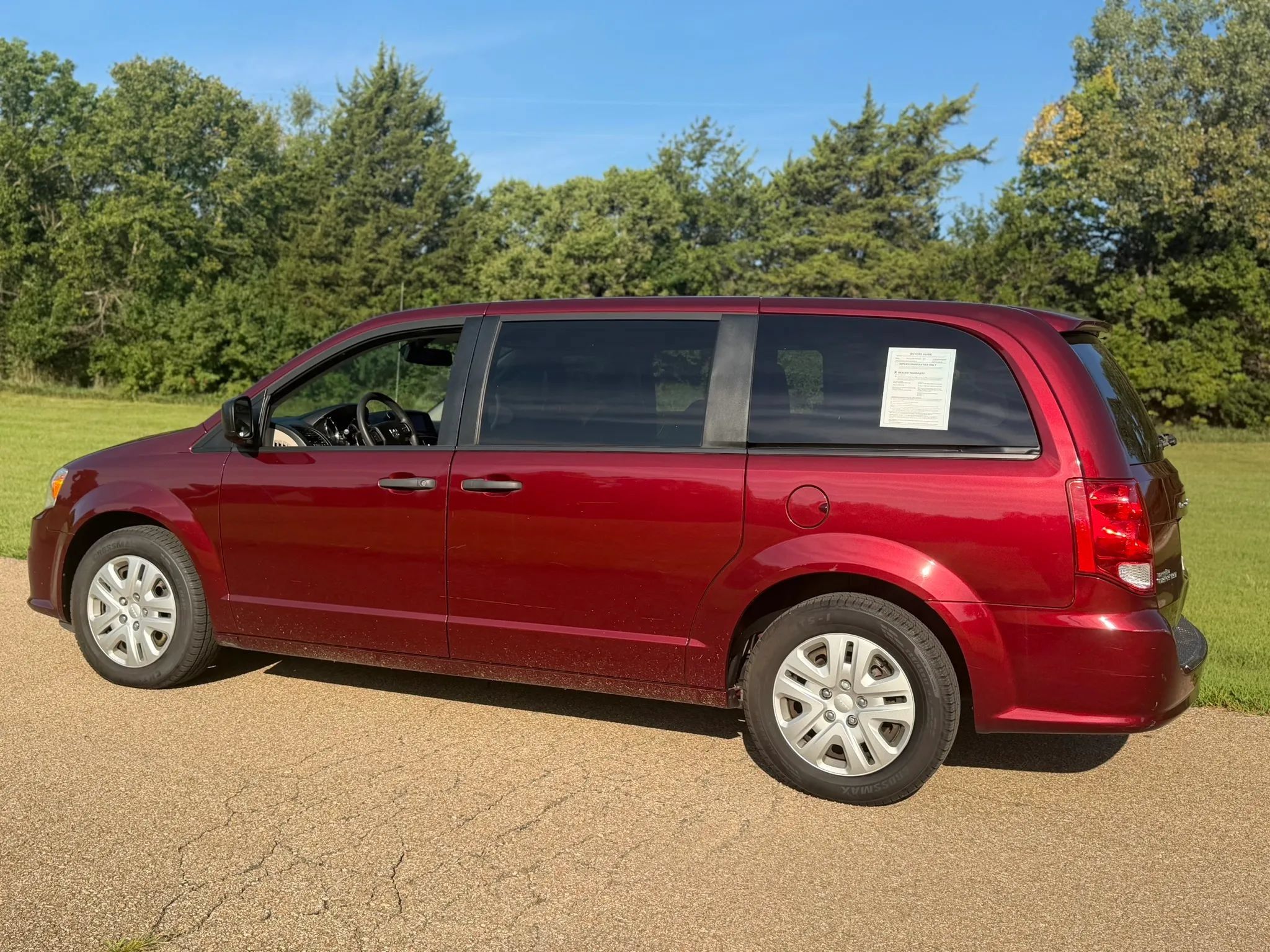 Used 2019 Dodge Grand Caravan SE FWD image 8