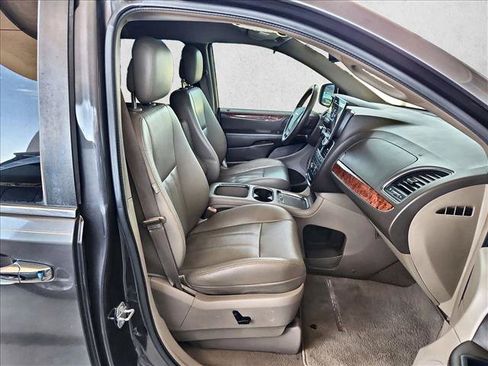 Used 2015 Chrysler Town & Country Touring-L w/ Driver Convenience Group FWD image 21