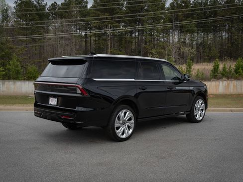 Used 2025 Lincoln Navigator L Reserve image 20