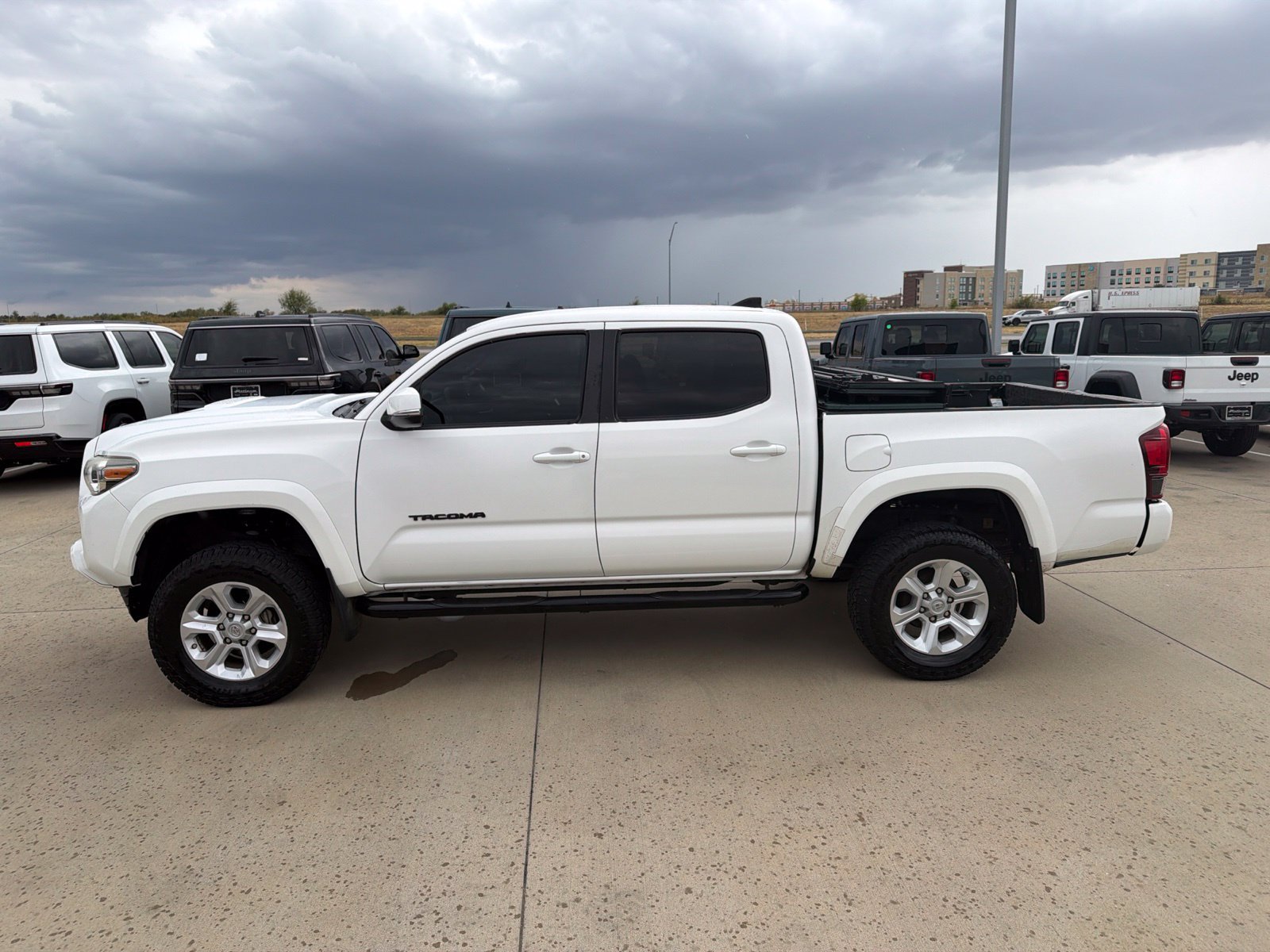 Used 2018 Toyota Tacoma TRD Sport w/ Technology Package AWD/4WD image 2