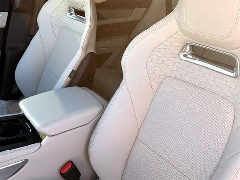 New 2025 Jaguar F-PACE R-Dynamic S image 17