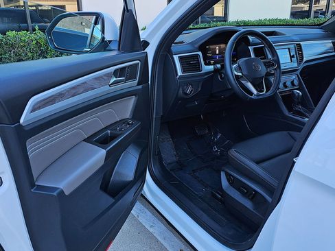 Used 2023 Volkswagen Atlas Cross Sport SE image 14