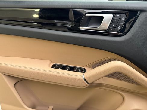Certified 2023 Porsche Cayenne AWD/4WD image 12