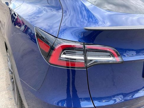 Used 2023 Tesla Model Y Performance AWD/4WD image 28