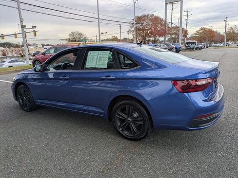 Used 2023 Volkswagen Jetta SE FWD image 6
