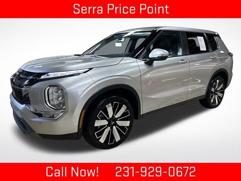Used 2025 Mitsubishi Outlander SE AWD/4WD image 1
