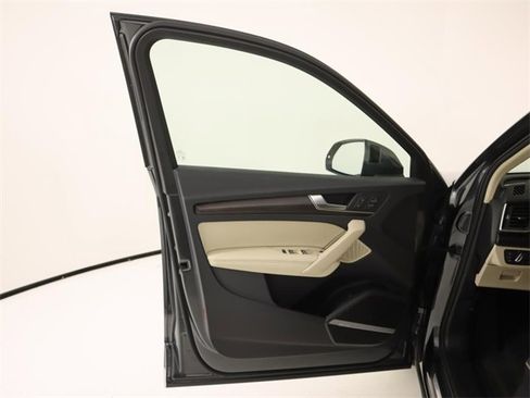 Certified 2025 Audi Q5 2.0T Premium Plus w/ Premium Plus Package image 10