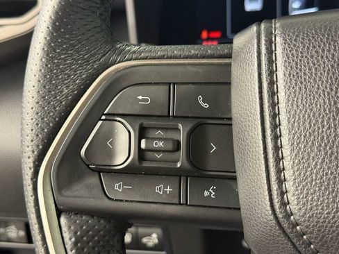 Used 2025 Toyota Tundra Limited AWD/4WD image 20