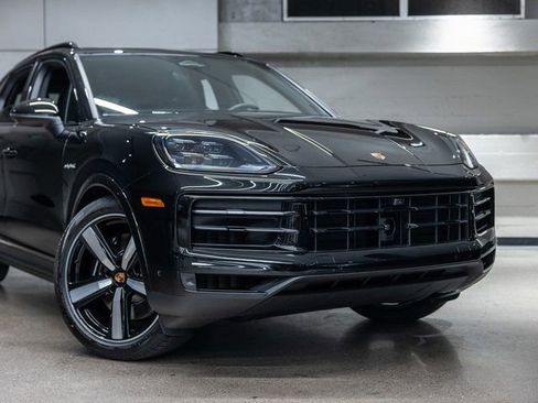 New 2026 Porsche Cayenne E-Hybrid AWD/4WD image 14