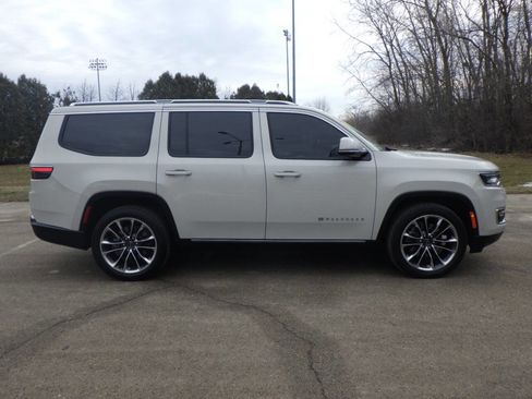 Used 2022 Jeep Wagoneer Series III w/ Premium Group I image 6