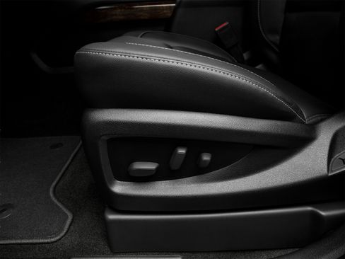 Used 2018 Chevrolet Suburban LT RWD image 15