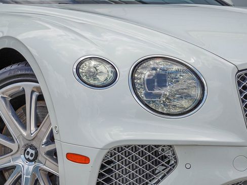 Used 2021 Bentley Continental GT image 7