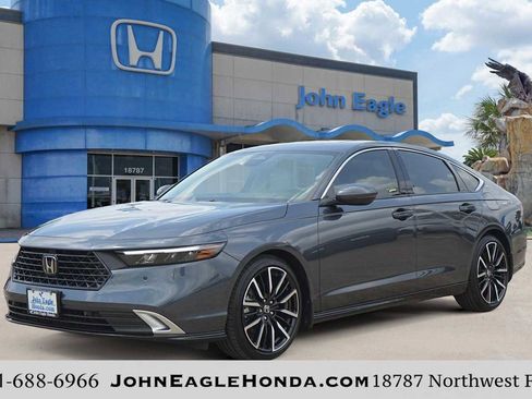 Used 2025 Honda Accord Touring image 1