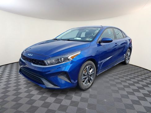 Used 2024 Kia Forte LXS FWD image 3