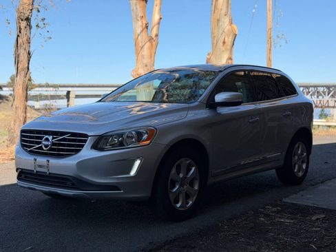 Used 2016 Volvo XC60 T5 Premier w/ Proximity Package AWD/4WD image 37