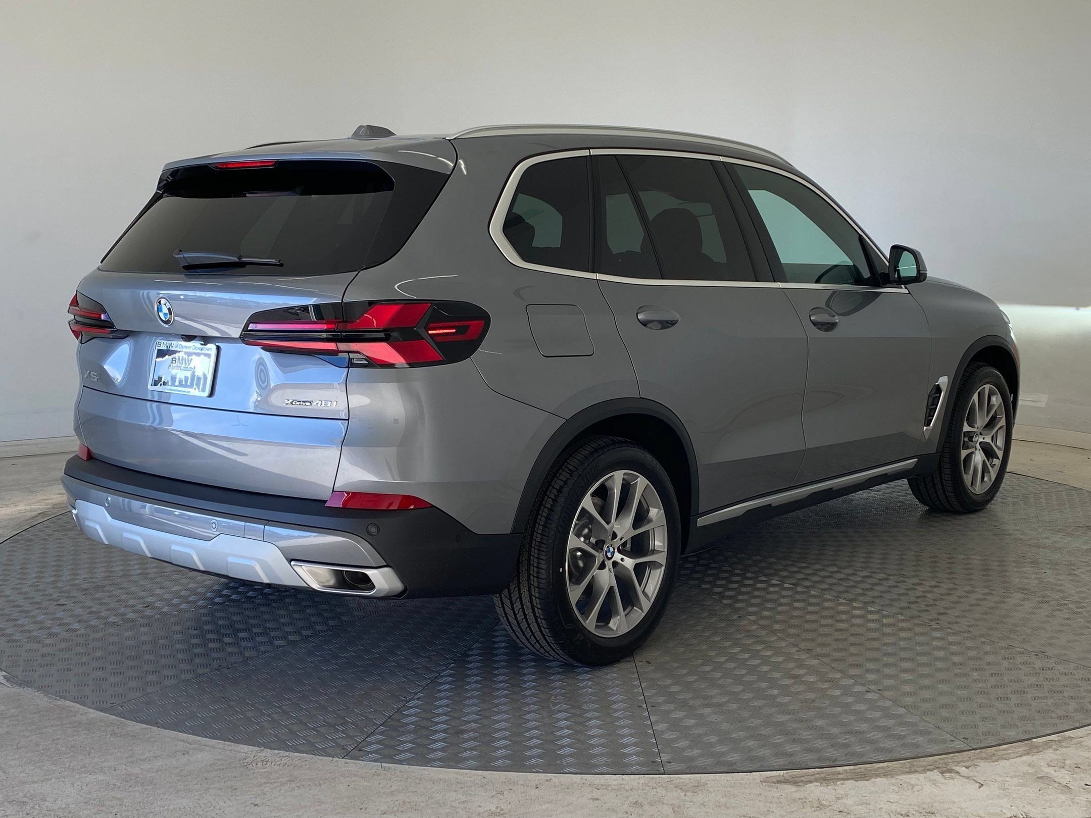 Used 2026 BMW X5 xDrive40i w/ Premium Package AWD/4WD image 9