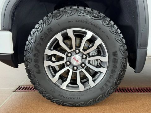 Used 2023 GMC Sierra 1500 AT4 w/ AT4 Preferred Package AWD/4WD image 8