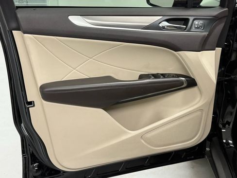 Used 2019 Lincoln MKC Premiere image 23