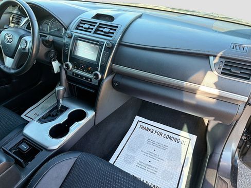 Used 2013 Toyota Camry SE image 11