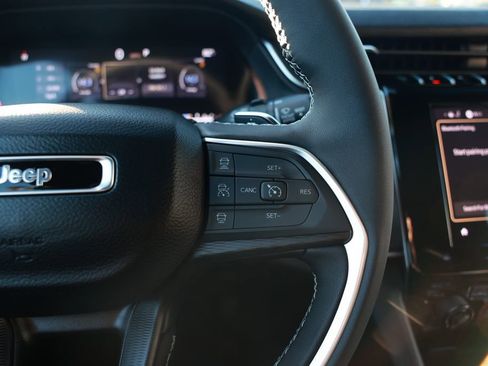 New 2025 Jeep Grand Cherokee Altitude image 18