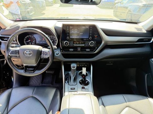 Used 2021 Toyota Highlander XLE AWD/4WD image 21