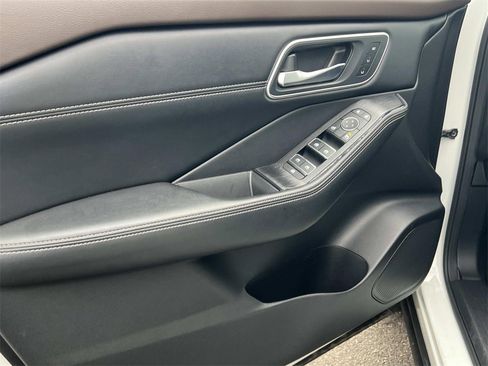 Used 2021 Nissan Rogue SL w/ Premium Package image 9