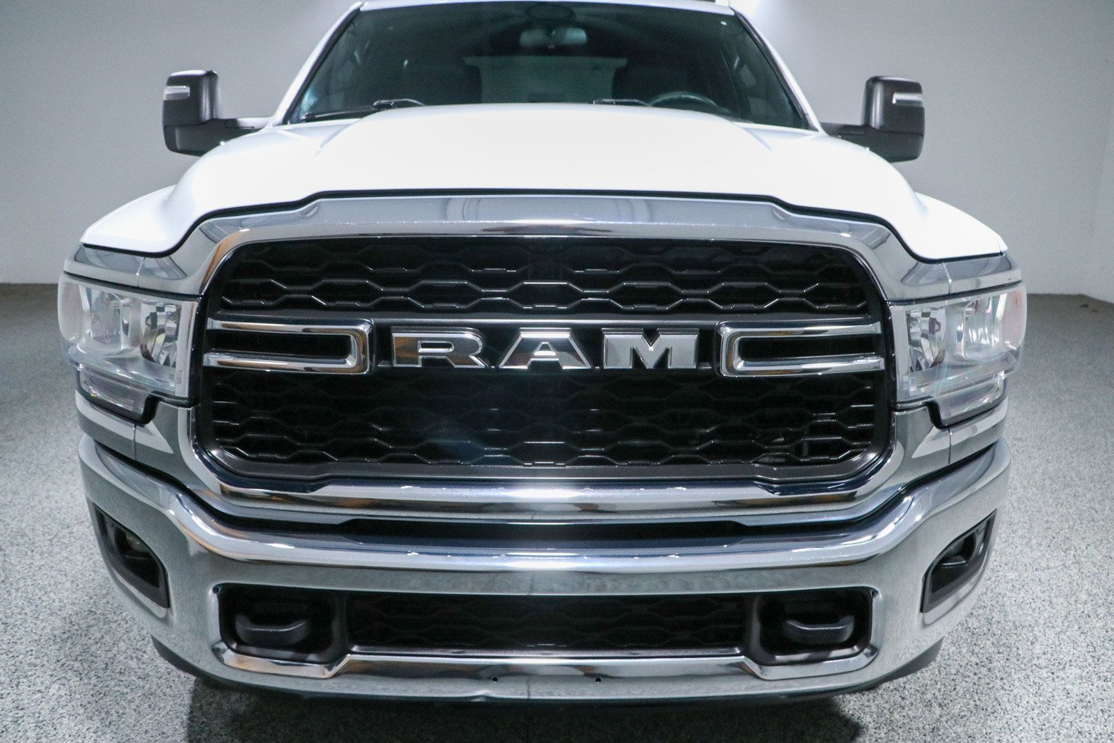 Used 2024 RAM 2500 Tradesman w/ Chrome Appearance Group AWD/4WD image 4