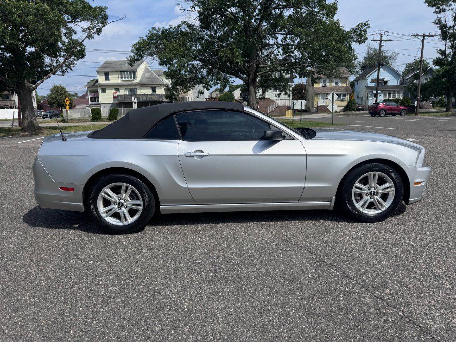 Used 2013 Ford Mustang Convertible RWD image 7