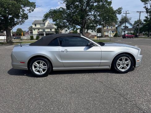 Used 2013 Ford Mustang Convertible RWD image 7