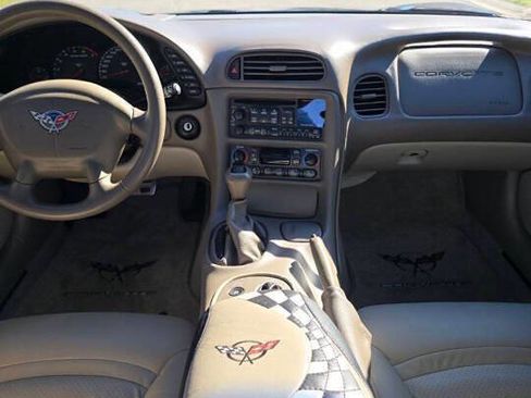 Used 2004 Chevrolet Corvette Coupe w/ Preferred Equipment Group image 17