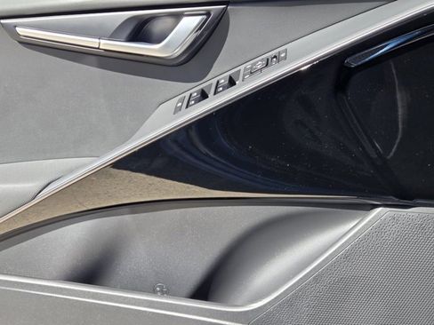 New 2025 Kia Niro EX Touring image 15