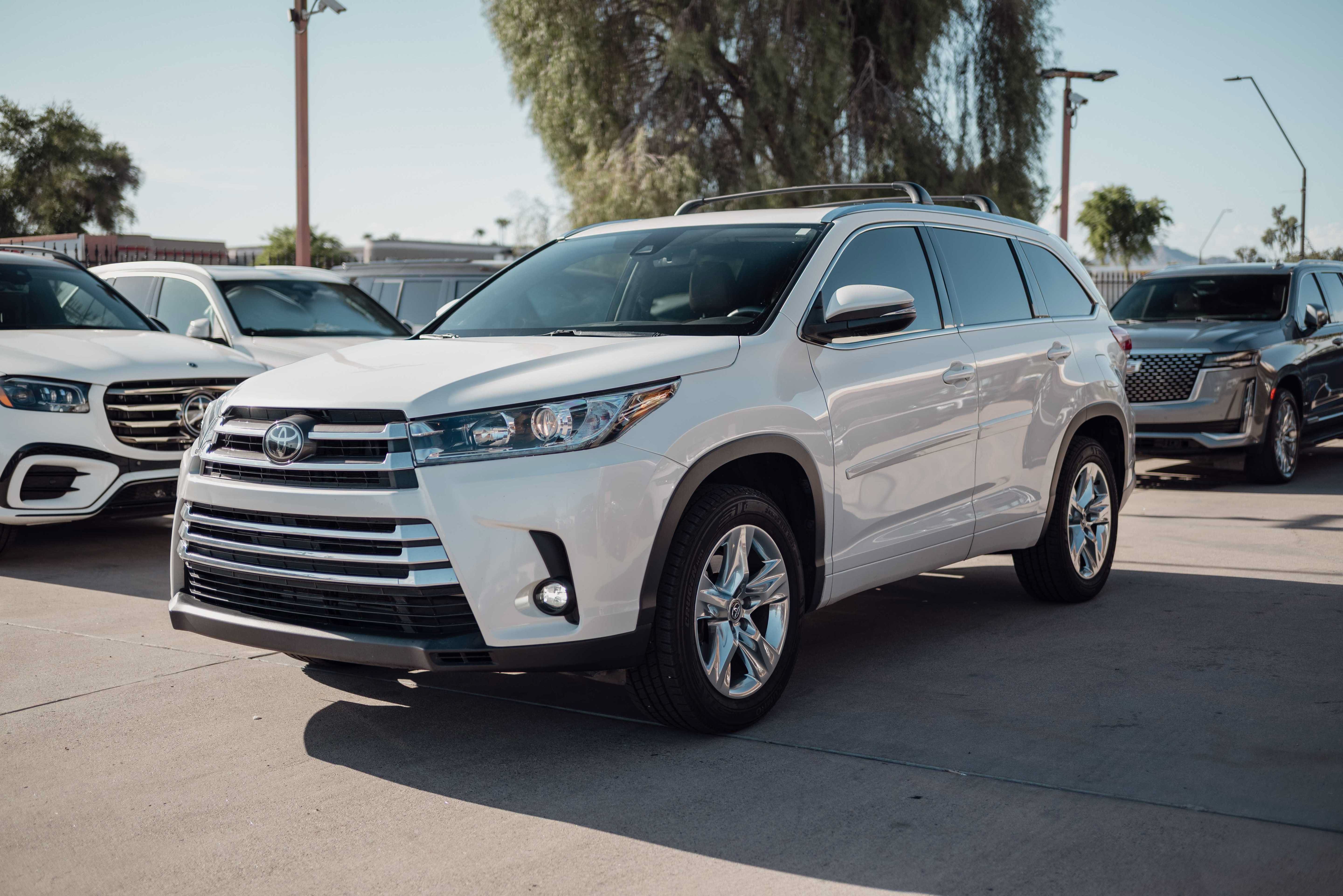 Used 2019 Toyota Highlander Limited w/ Carpet Mat Package (TMS) FWD image 1