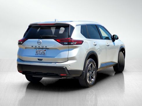 Used 2025 Nissan Rogue SV w/ SV Premium Package FWD image 4