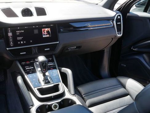 Used 2020 Porsche Cayenne AWD/4WD image 23