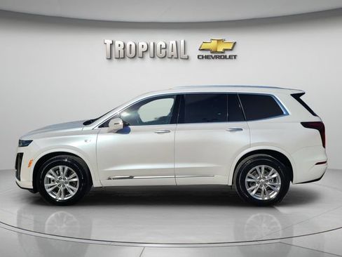 Used 2023 Cadillac XT6 Luxury FWD image 2