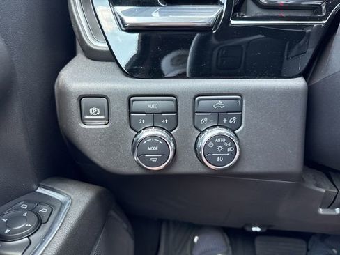 Used 2024 GMC Sierra 1500 Elevation image 18