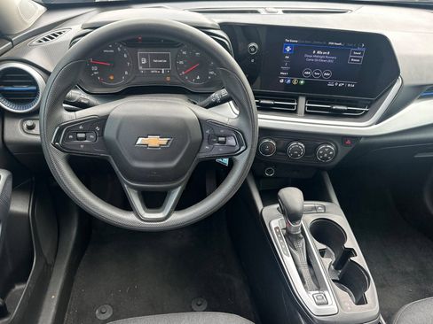 Used 2024 Chevrolet Trax LS FWD image 16
