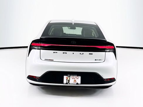 Used 2025 Toyota Prius Plug-In Hybrid FWD image 8