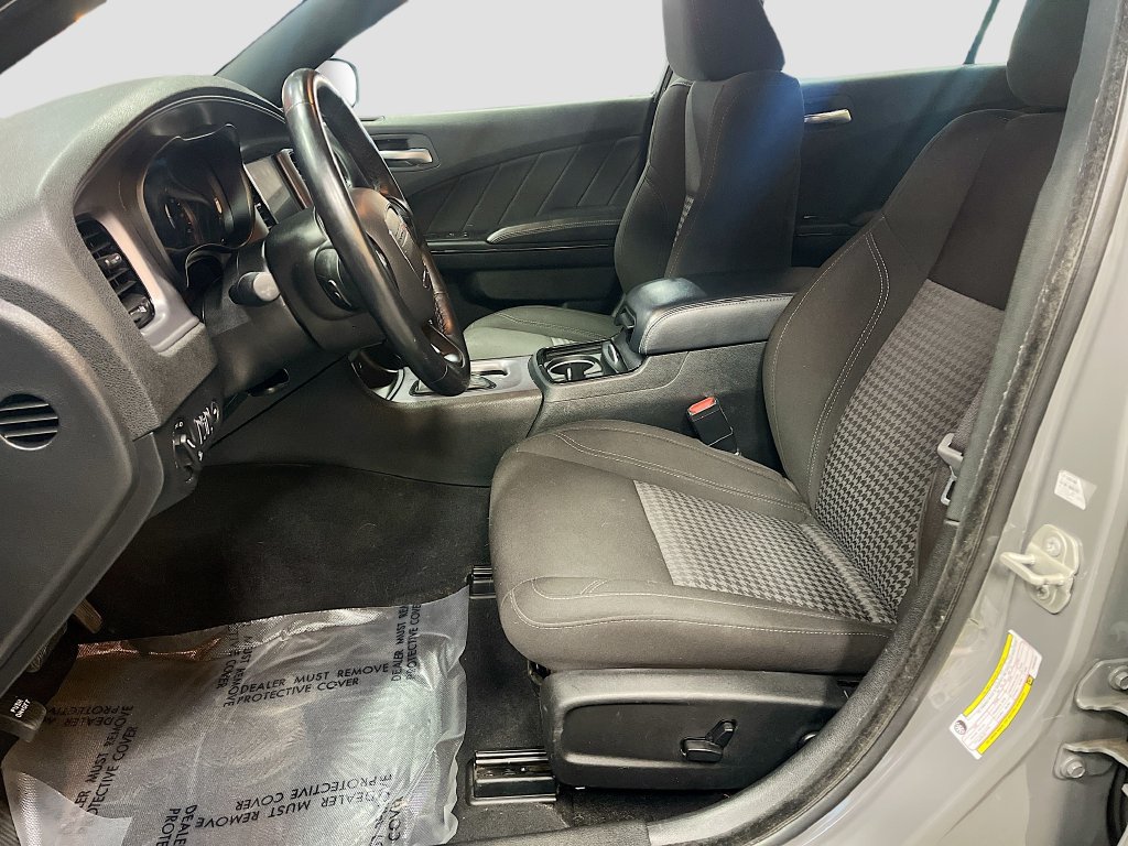 Used 2023 Dodge Charger SXT w/ Blacktop Package AWD/4WD image 21