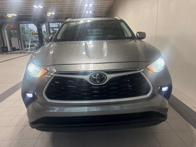 Used 2026 Toyota Highlander XLE AWD/4WD image 2
