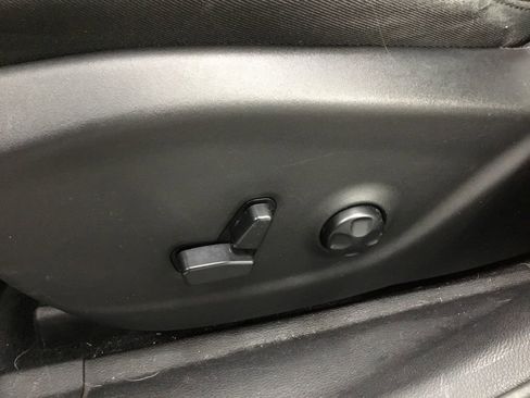 Used 2019 Jeep Cherokee Trailhawk image 10