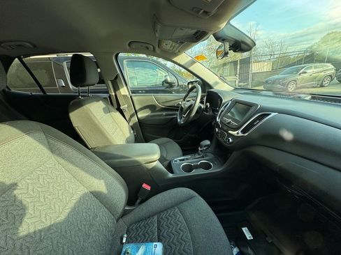 Used 2022 Chevrolet Equinox LT image 3