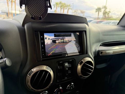 Used 2016 Jeep Wrangler Unlimited Sahara image 11