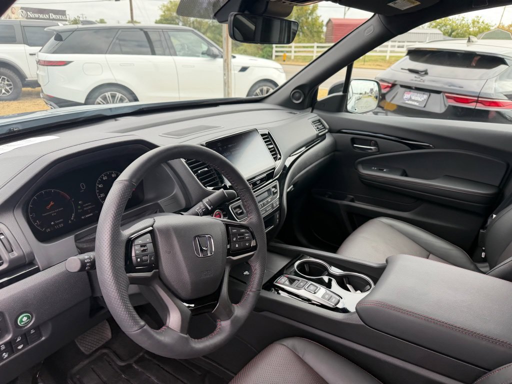 Used 2025 Honda Ridgeline Black Edition image 13