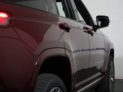 New 2026 Jeep Grand Cherokee Summit AWD/4WD image 5