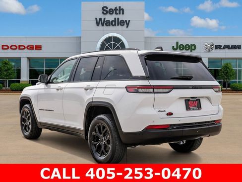 Used 2024 Jeep Grand Cherokee Altitude AWD/4WD image 5