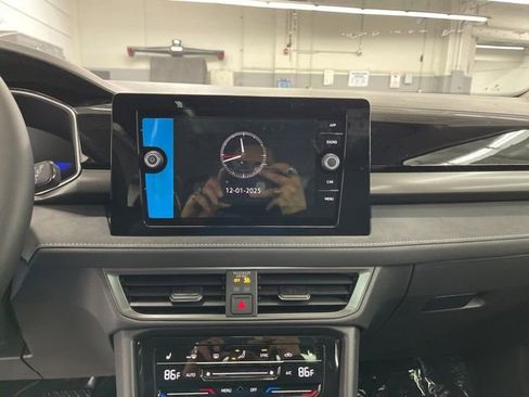 New 2026 Volkswagen Taos SE image 21